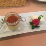 デザートの自家製プリンとフローズンヨーグルト！